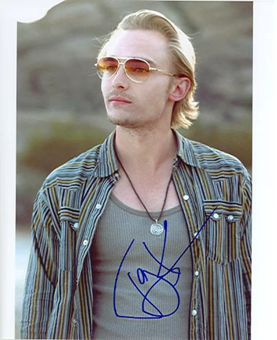 Joey Kern autograph