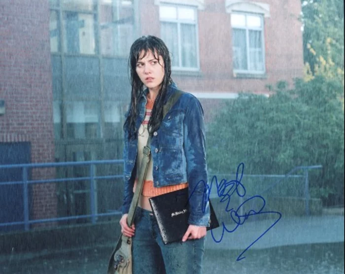 Mary Elizabeth Winstead autograph