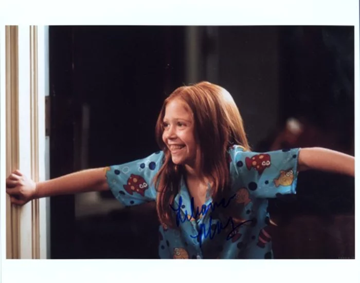 Liliana Mumy autograph