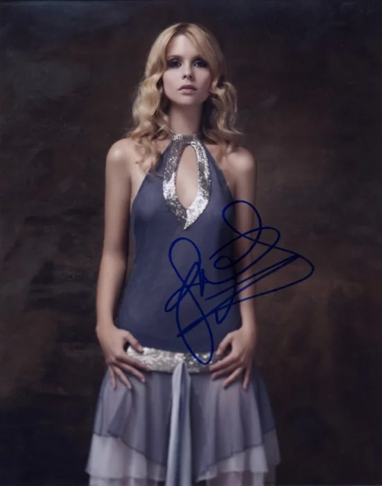 Joanna Garcia autograph