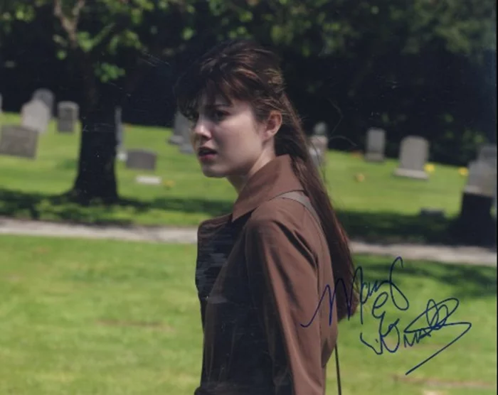 Mary Elizabeth Winstead autograph