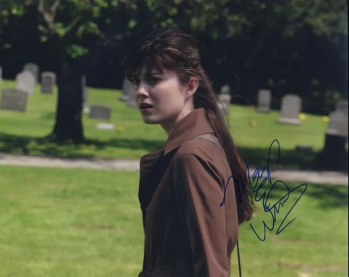 Mary Elizabeth Winstead autograph