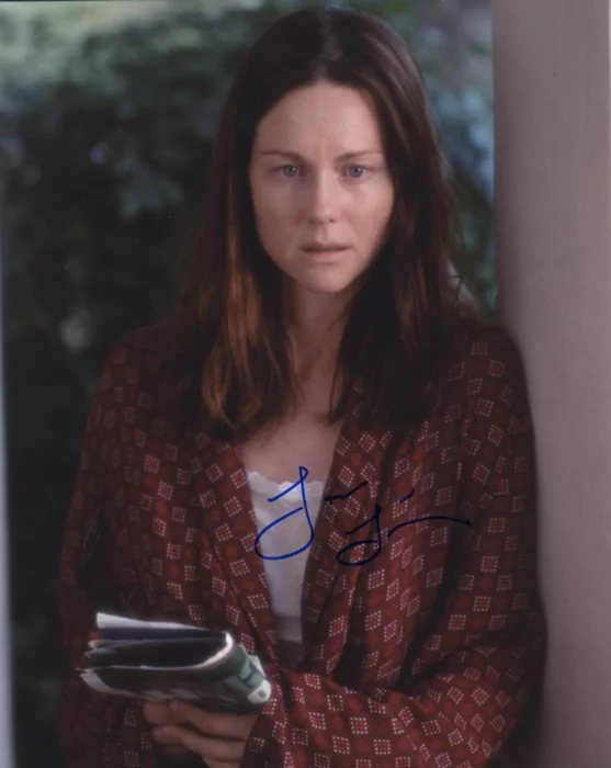 Laura Linney autograph