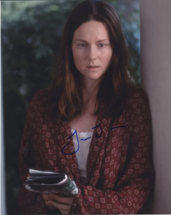 Laura Linney autograph