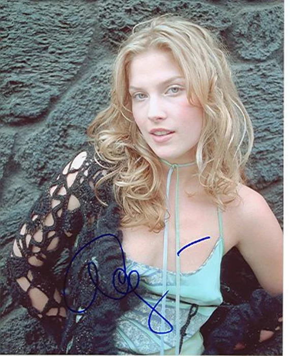 Ali Larter autograph