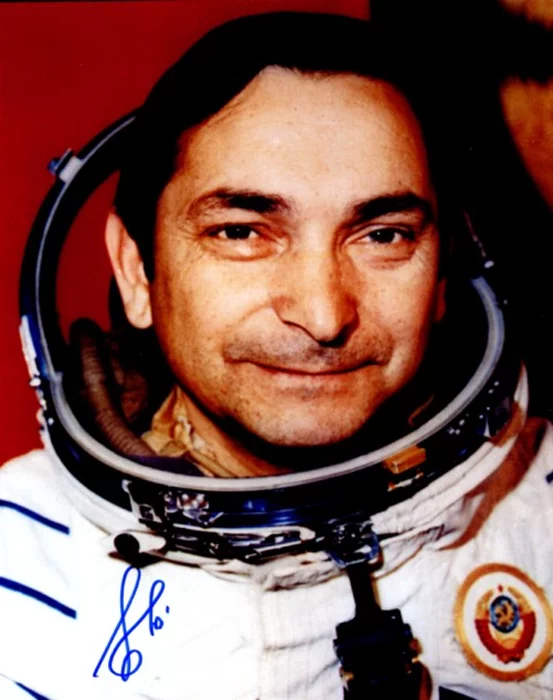 Alexei Leonov autograph