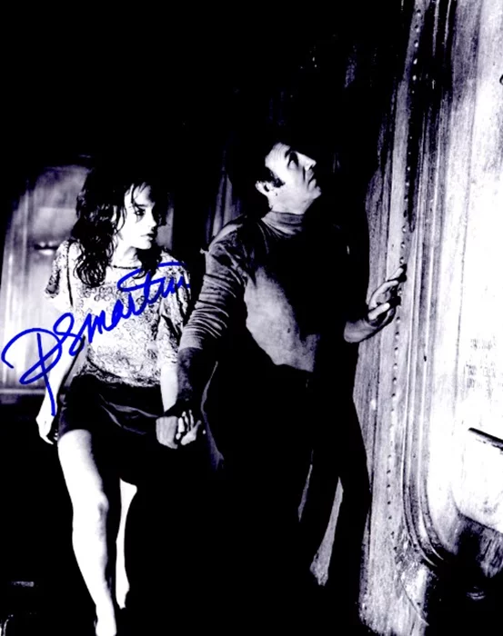 Pamela Sue Martin autograph