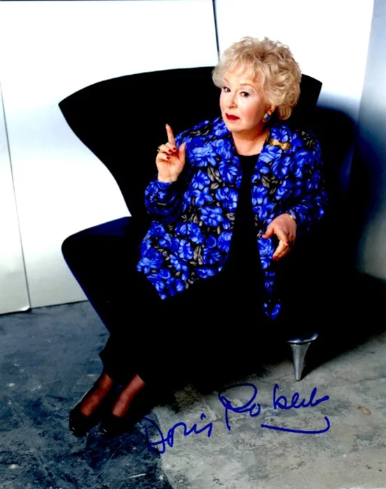 Doris Roberts autograph