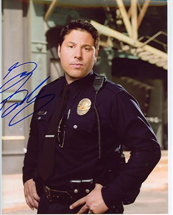 Greg Grunberg autograph