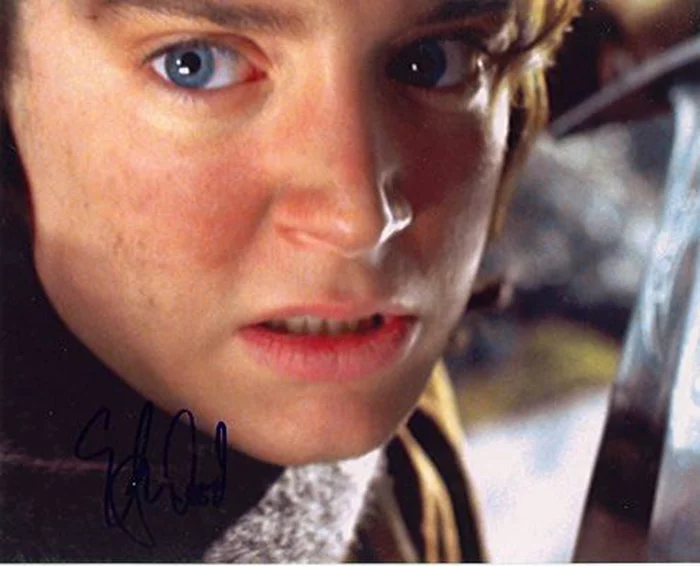 Elijah Wood autograph
