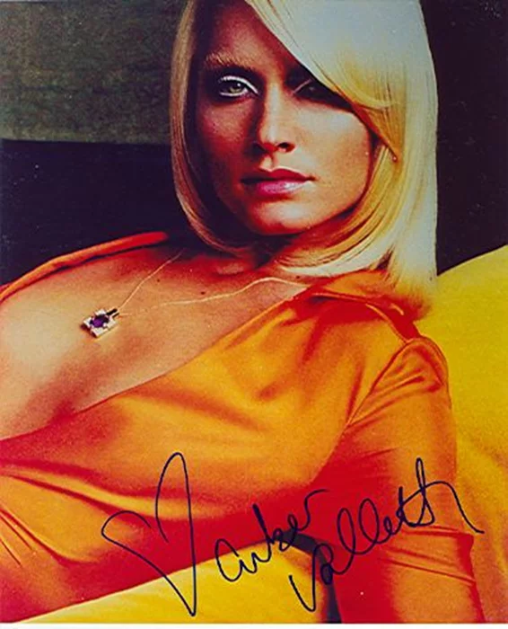 Amber Valletta autograph