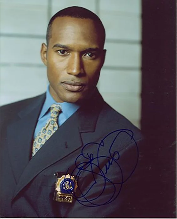 Henry Simmons autograph