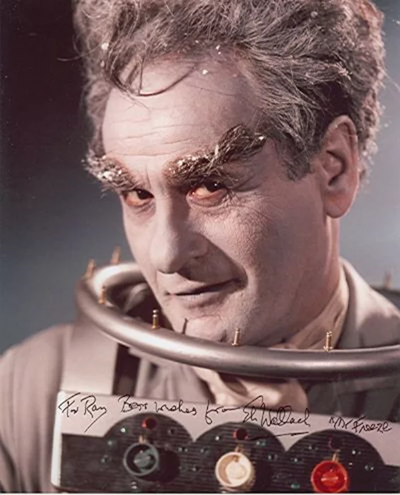 Eli Wallach autograph