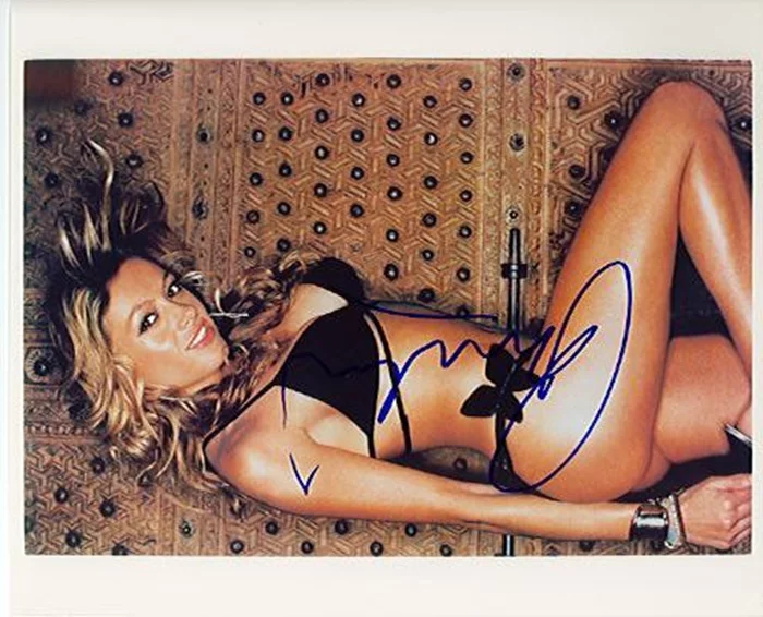 Paulina Rubio autograph