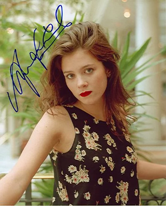 Anna Friel autograph