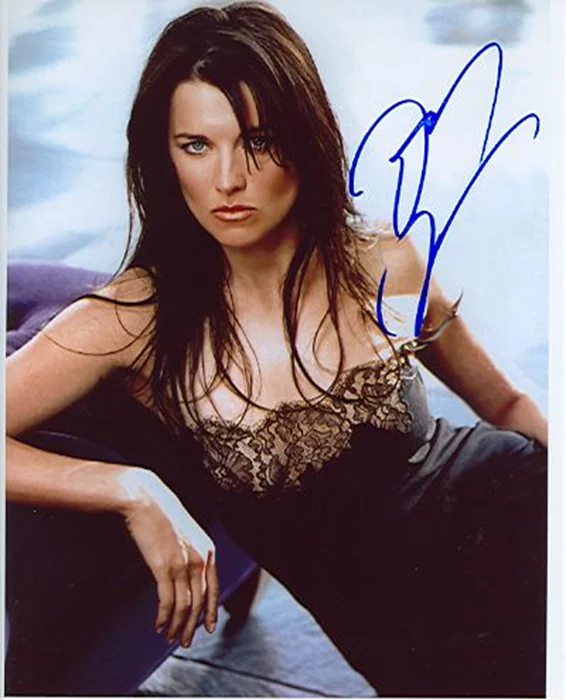 Lucy Lawless autograph