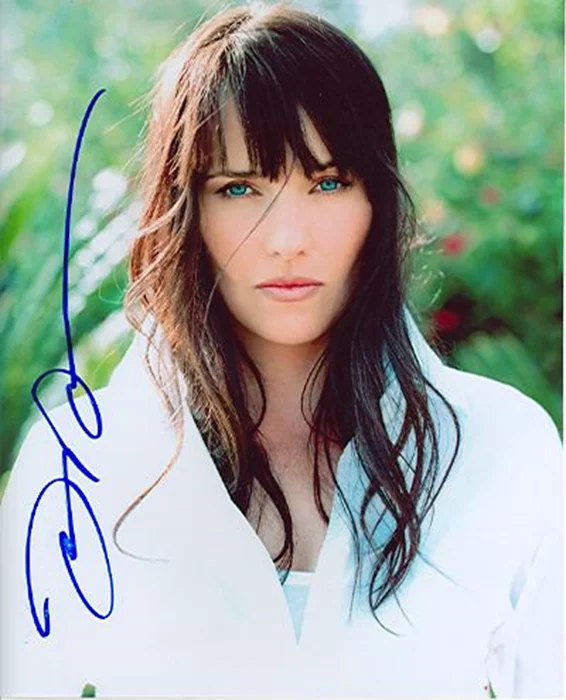 Lucy Lawless autograph