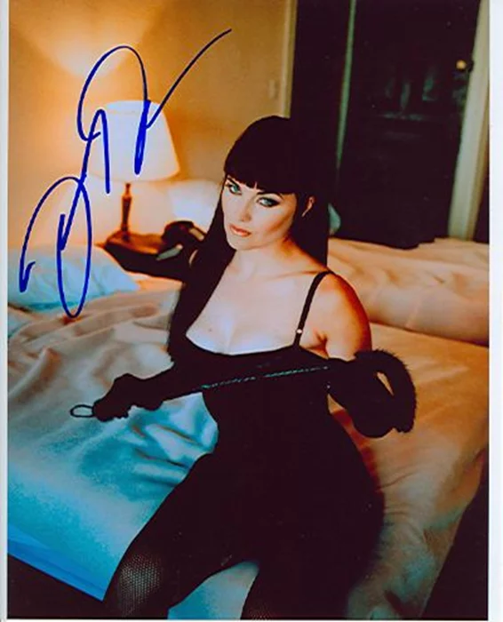 Lucy Lawless autograph