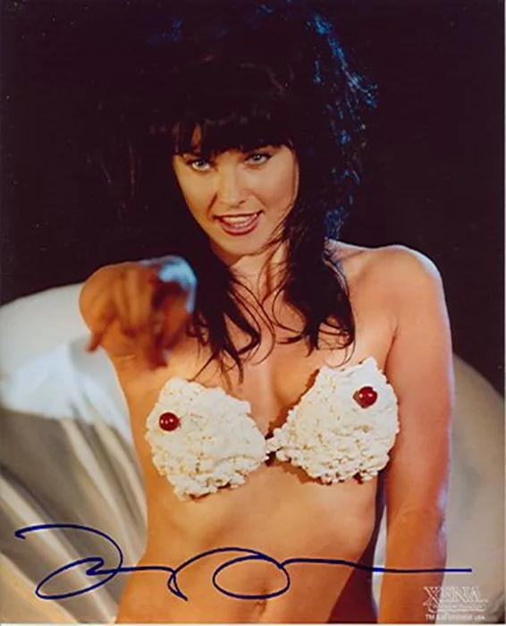 Lucy Lawless autograph