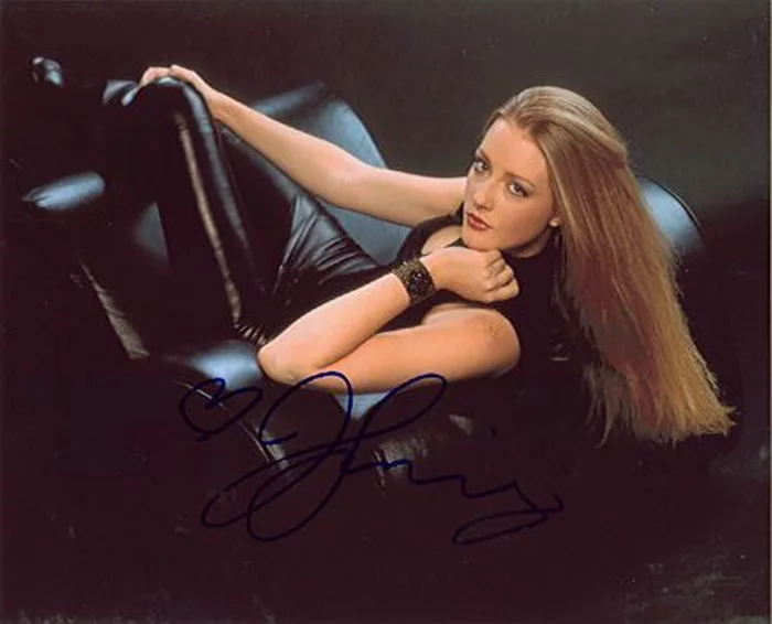 Jennifer Finnigan autograph