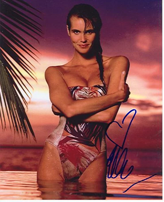 Elle MacPherson autograph