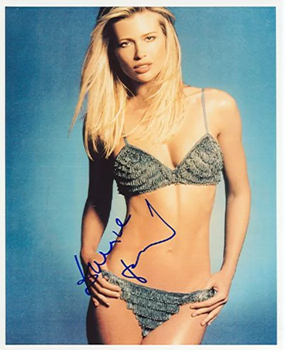 Daniela Pestova autograph