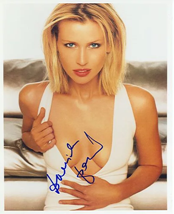 Daniela Pestova autograph