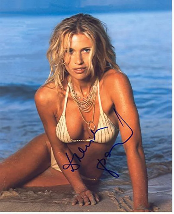 Daniela Pestova autograph