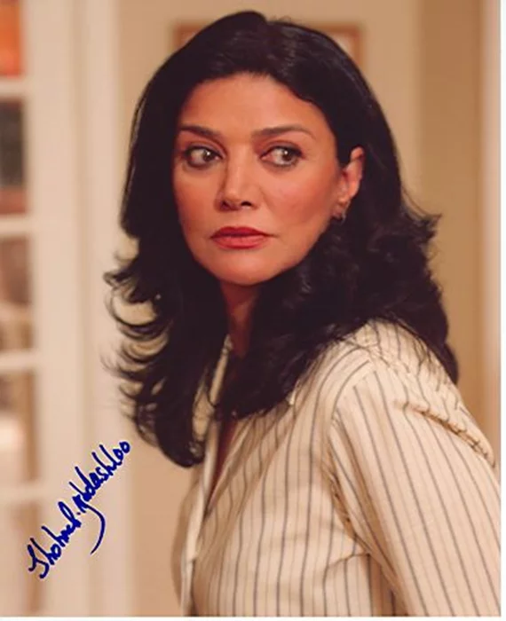 Shohreh Aghdashloo autograph