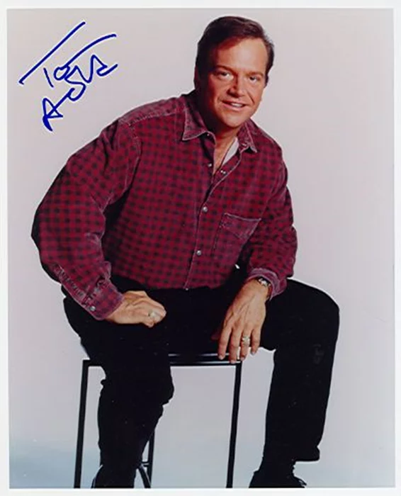Tom Arnold autograph