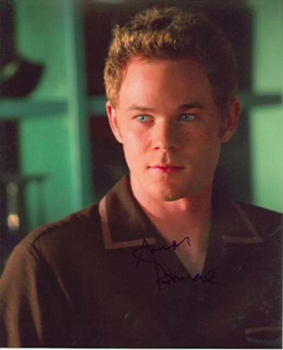 Aaron Ashmore autograph