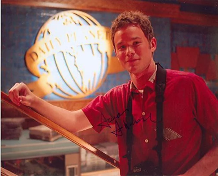 Aaron Ashmore autograph