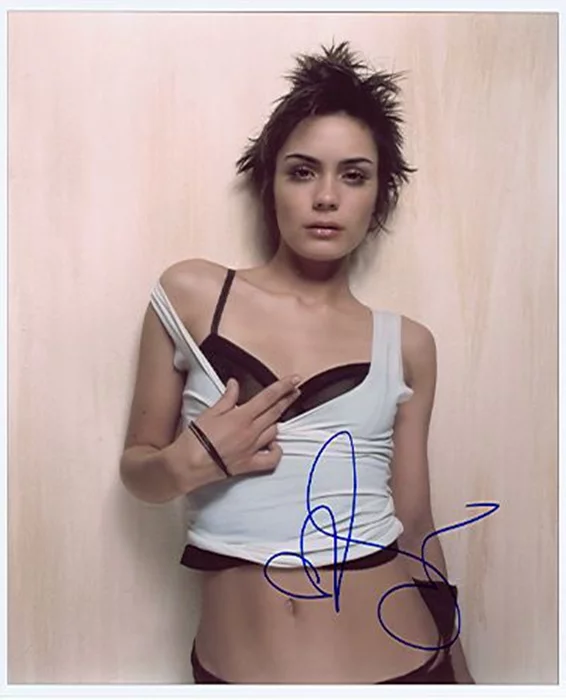 Shannyn Sossamon autograph