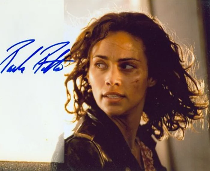 Paula Patton autograph