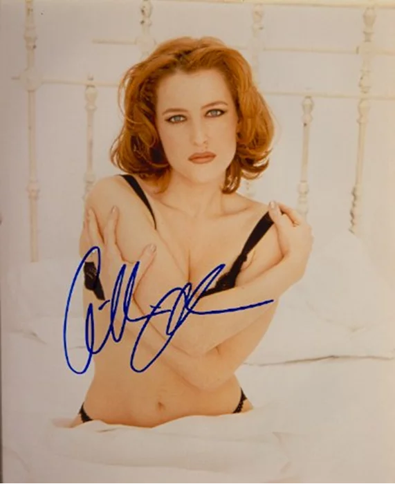 Gillian Anderson autograph