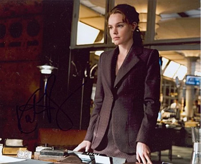 Kate Bosworth autograph