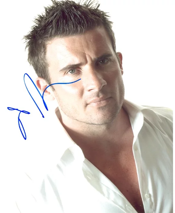 Dominic Purcell autograph