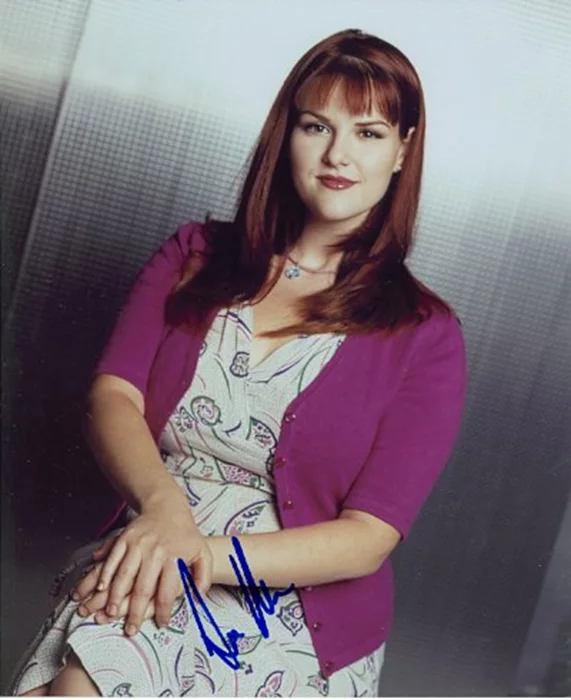 Sara Rue autograph