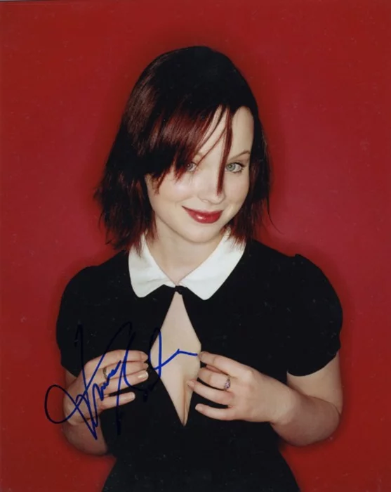 Thora Birch autograph