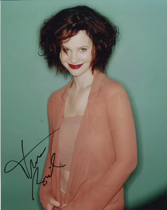 Thora Birch autograph
