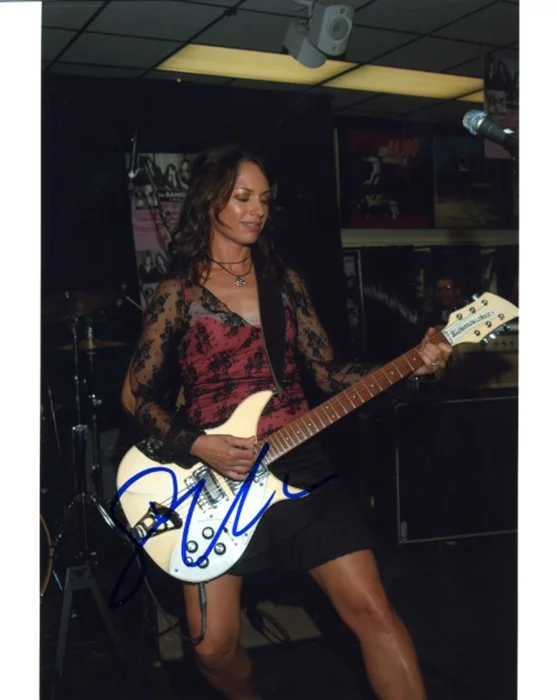 Susanna Hoffs autograph