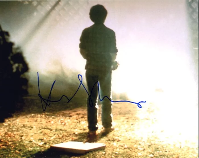 Henry Thomas autograph