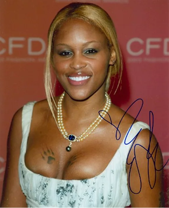 Eve autograph