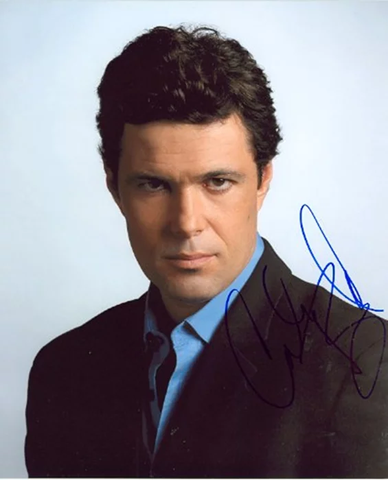 Carlos Bernard autograph