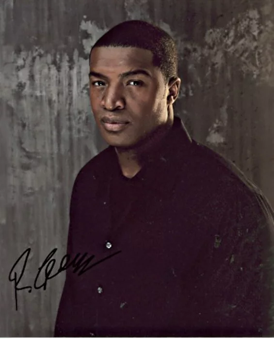 Roger Cross autograph