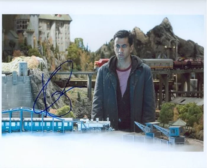 Kal Penn autograph
