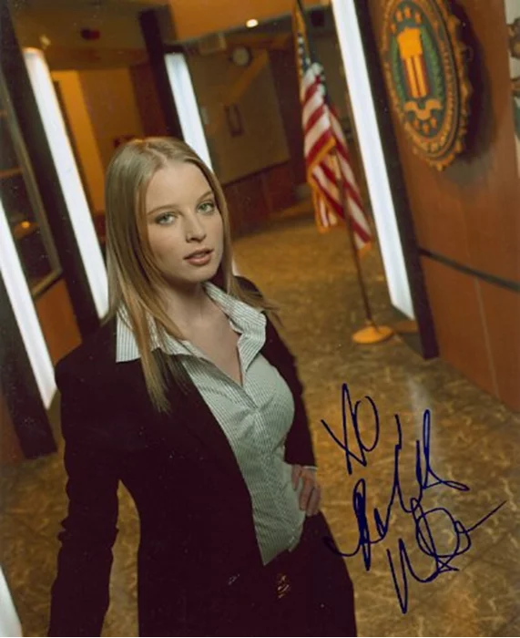 Rachel Nichols autograph