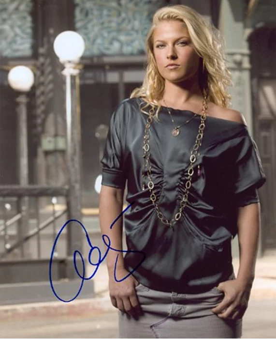 Ali Larter autograph