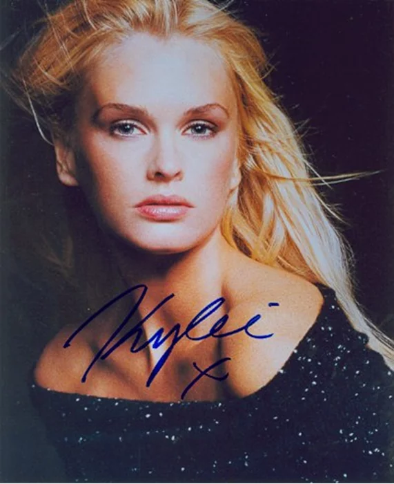Kylie Bax autograph