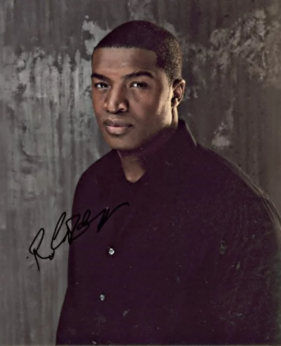 Roger Cross autograph